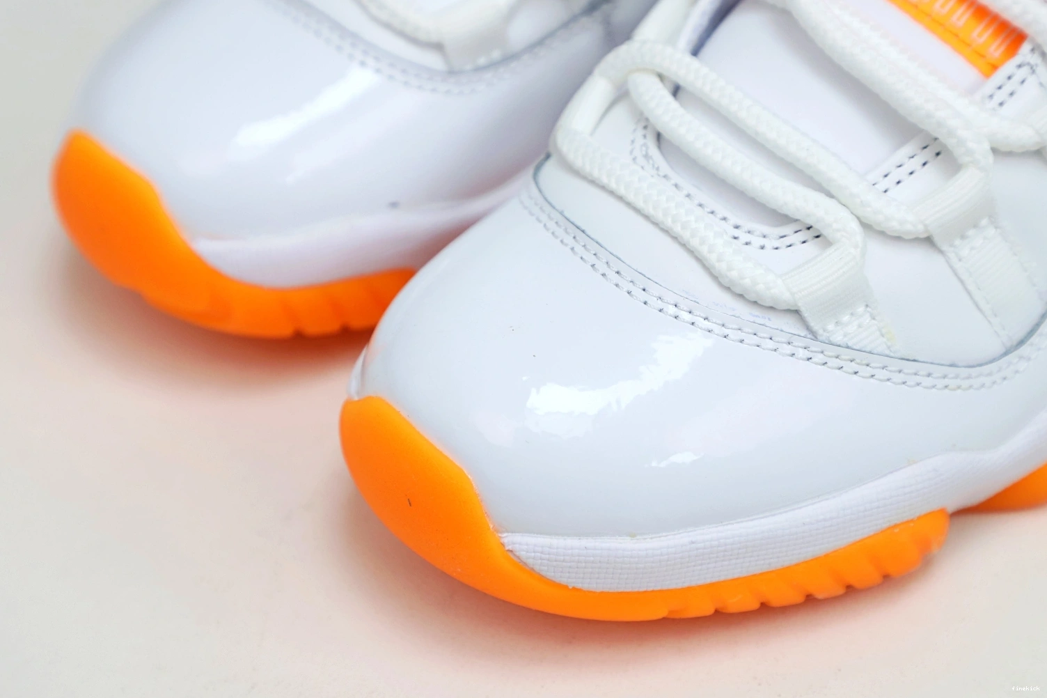 11 CITRUS' 'BRIGHT WMNS LOW RETRO JORDAN AIR 1104